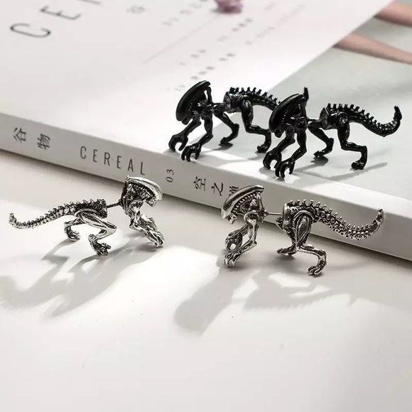Punk Goth Alien Xenomorph Double Stud Earrings - Picture 7 of 16